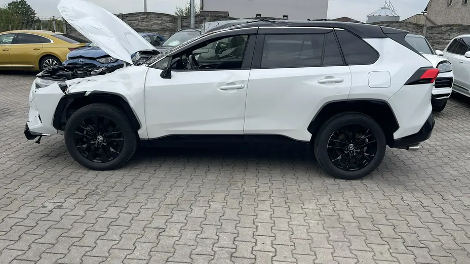 TOYOTA RAV4 -