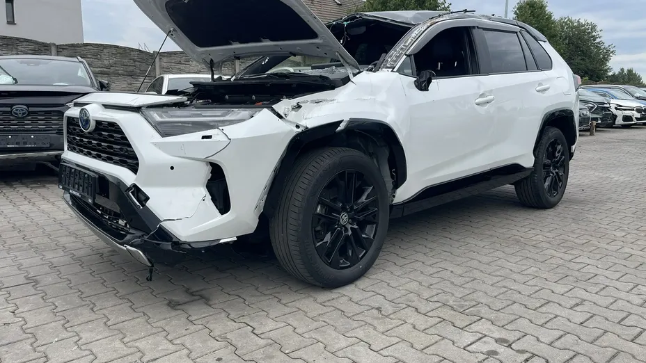 TOYOTA RAV4 -
