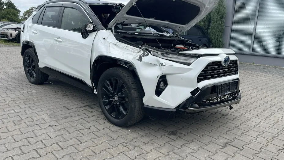 TOYOTA RAV4 -