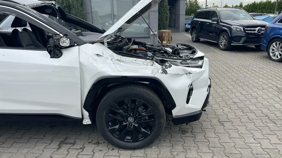 TOYOTA RAV4 -