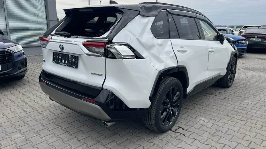 TOYOTA RAV4 -