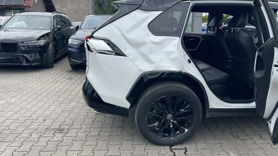 TOYOTA RAV4 -