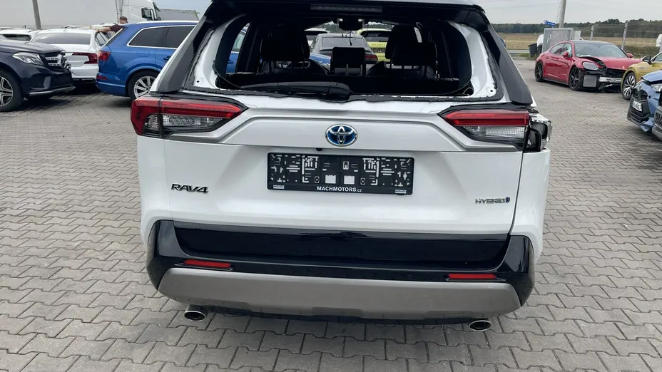 TOYOTA RAV4 -