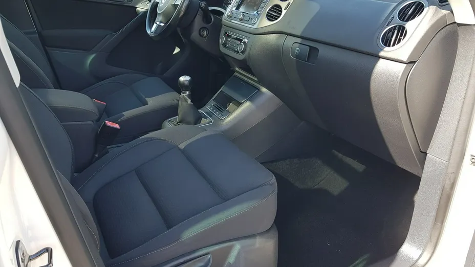 VOLKSWAGEN Tiguan -