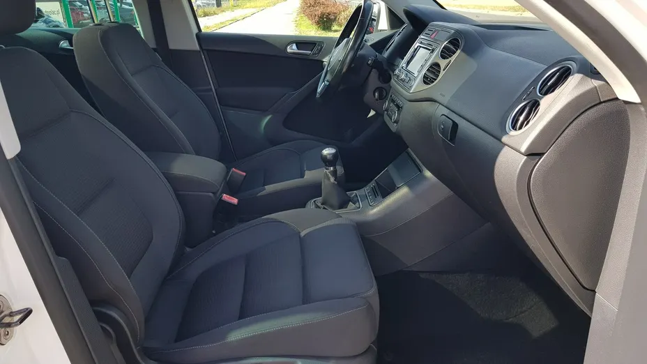 VOLKSWAGEN Tiguan -