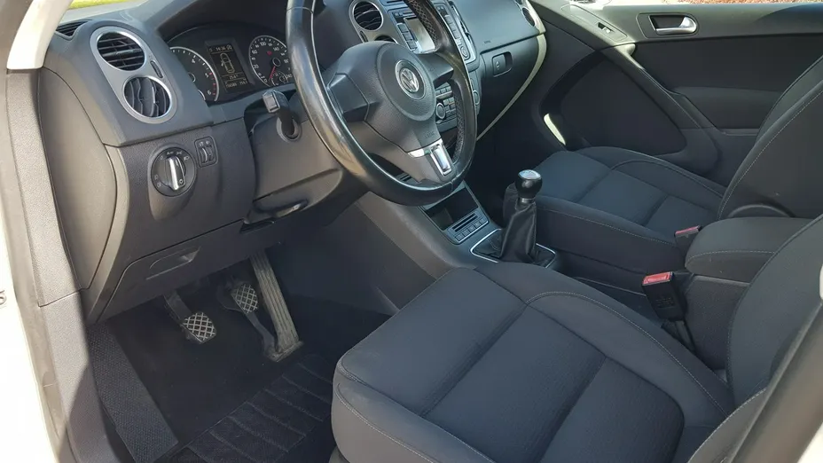 VOLKSWAGEN Tiguan -