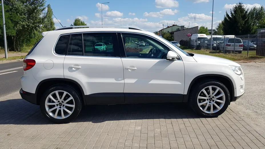 VOLKSWAGEN Tiguan -