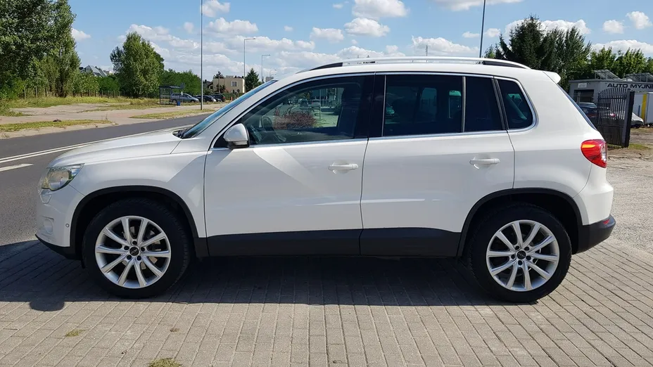 VOLKSWAGEN Tiguan -