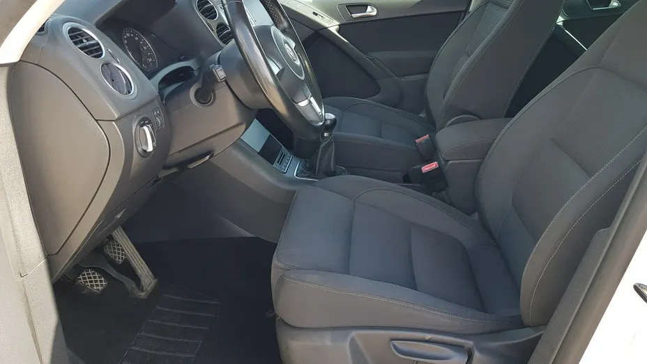 VOLKSWAGEN Tiguan -