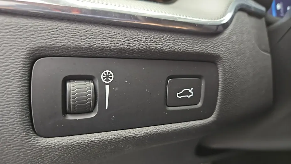 VOLVO XC60 -