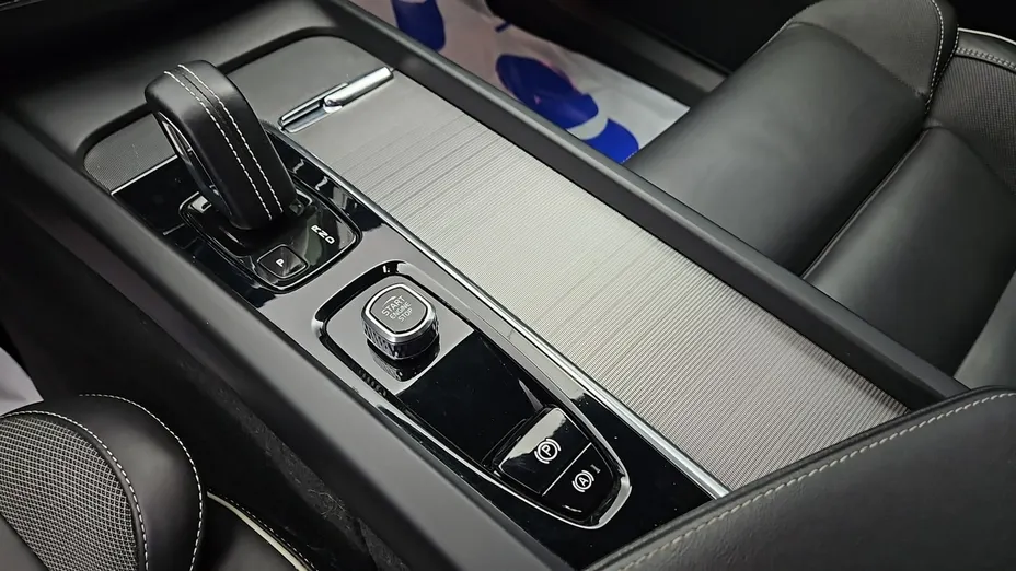 VOLVO XC60 -