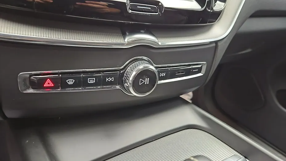 VOLVO XC60 -