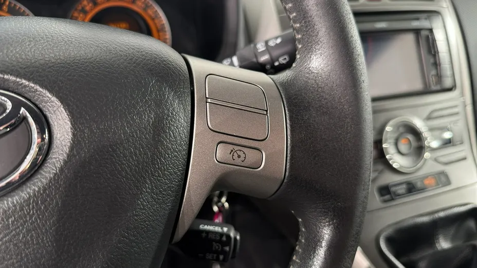 TOYOTA Auris -