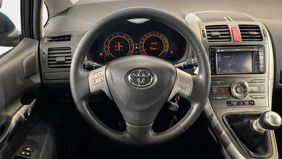TOYOTA Auris -