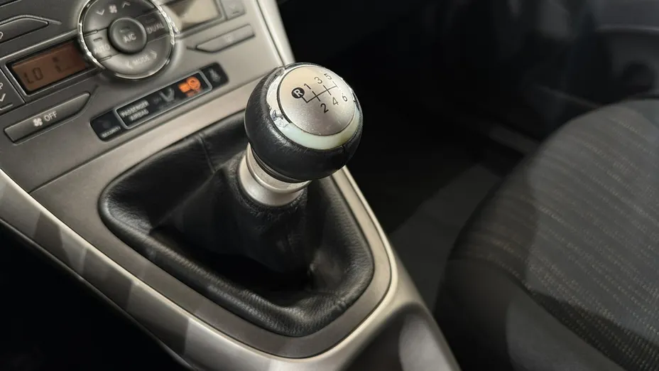 TOYOTA Auris -
