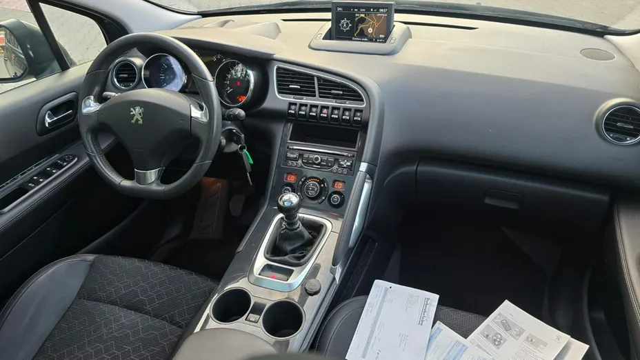 PEUGEOT 3008 -