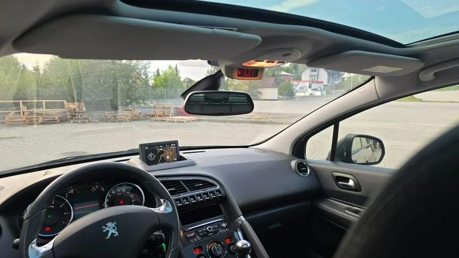 PEUGEOT 3008 -
