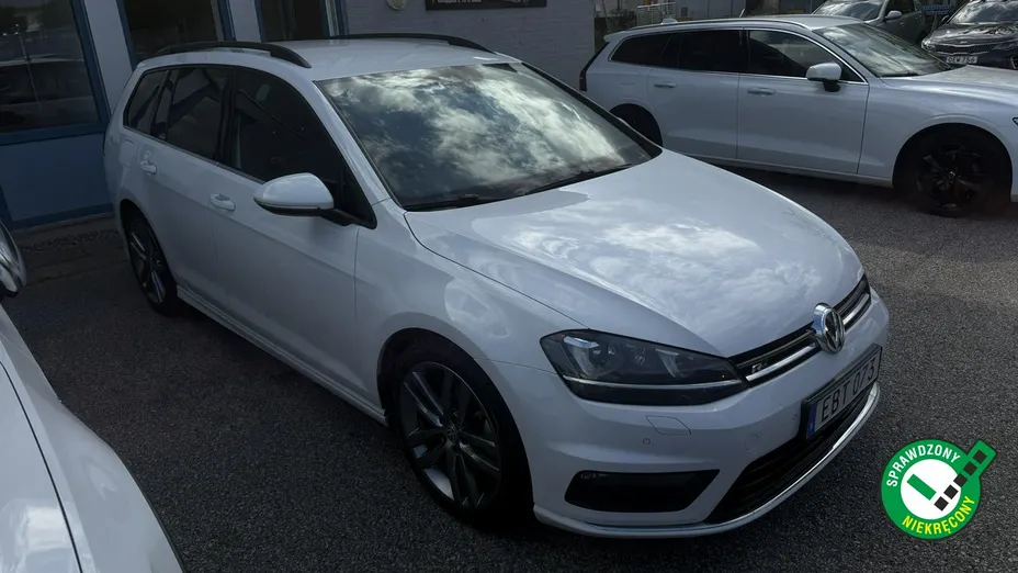 VOLKSWAGEN Golf -