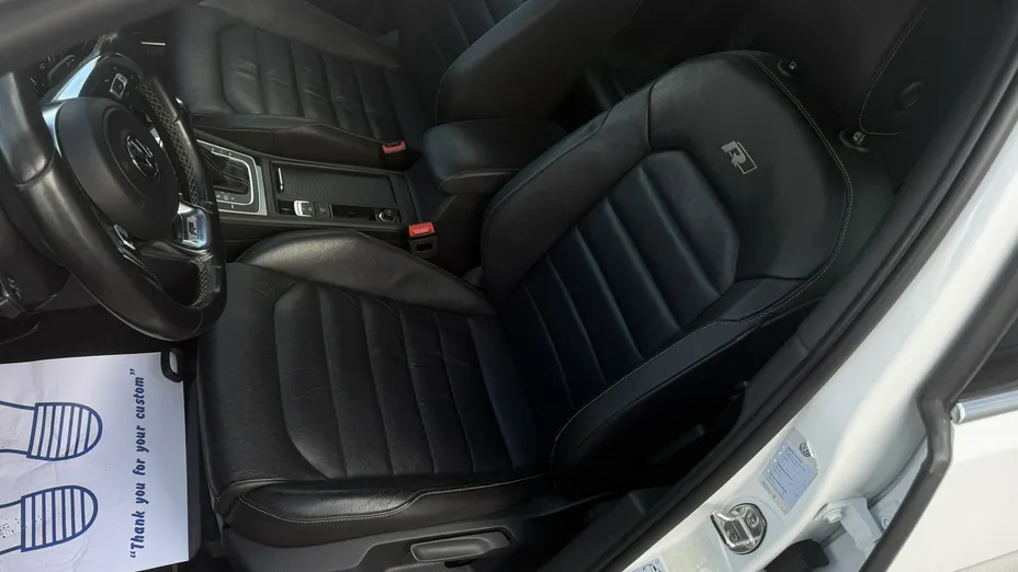 VOLKSWAGEN Golf -