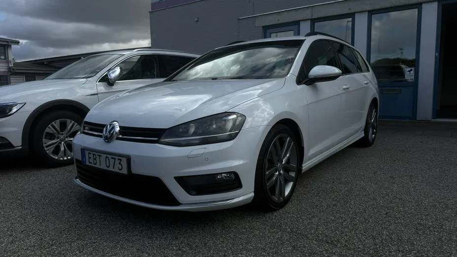 VOLKSWAGEN Golf -