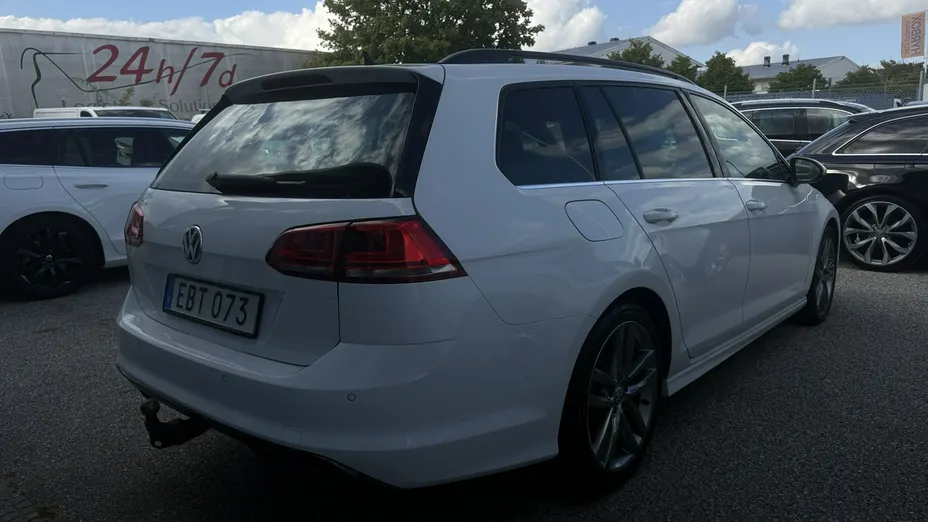 VOLKSWAGEN Golf -