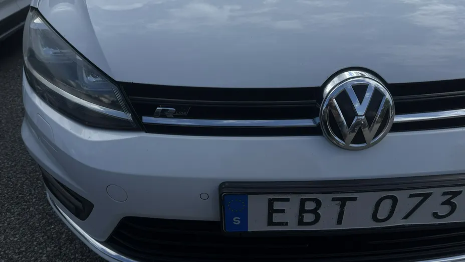 VOLKSWAGEN Golf -