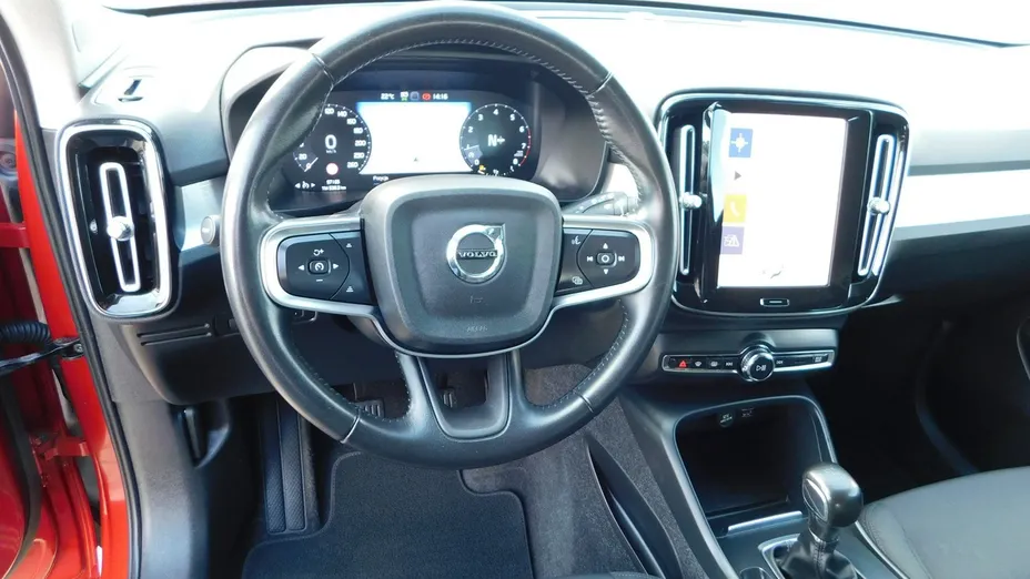 VOLVO XC40 -