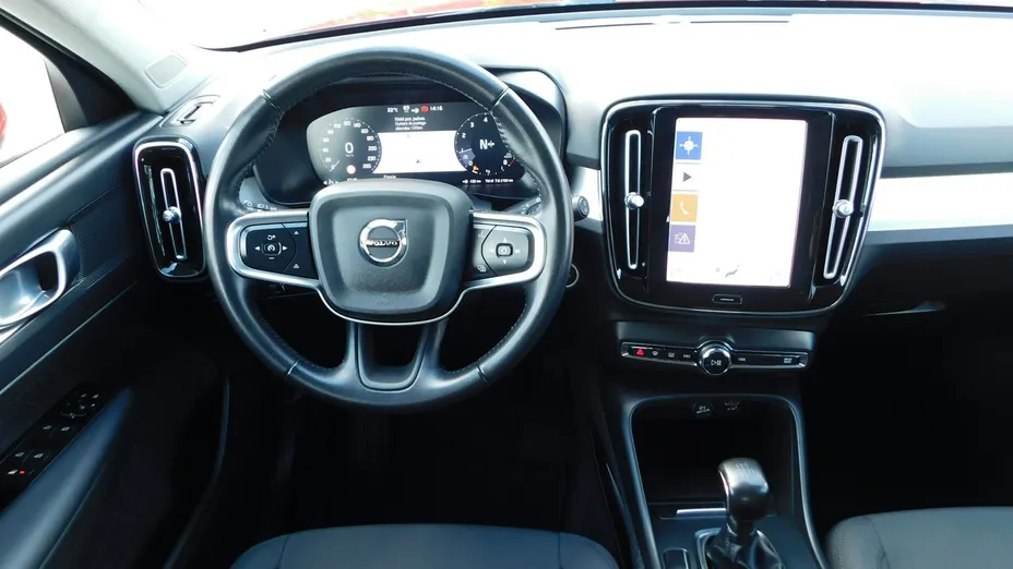 VOLVO XC40 -