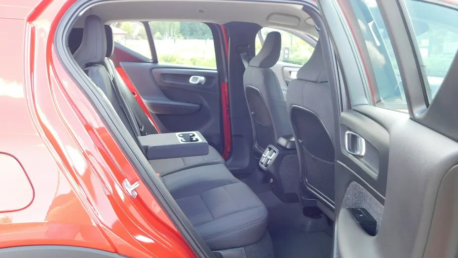 VOLVO XC40 -