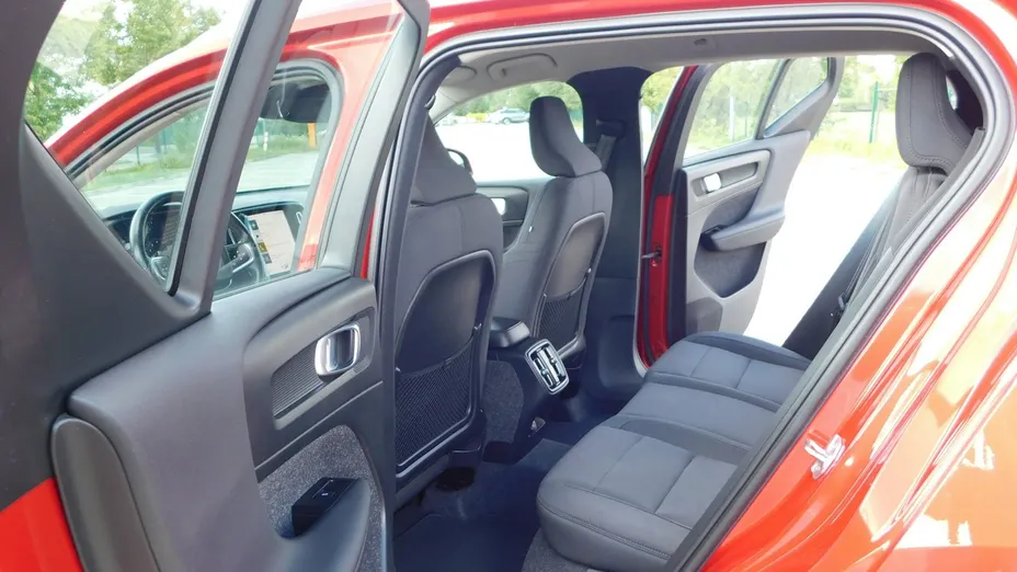 VOLVO XC40 -