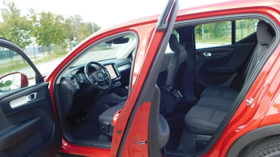 VOLVO XC40 -
