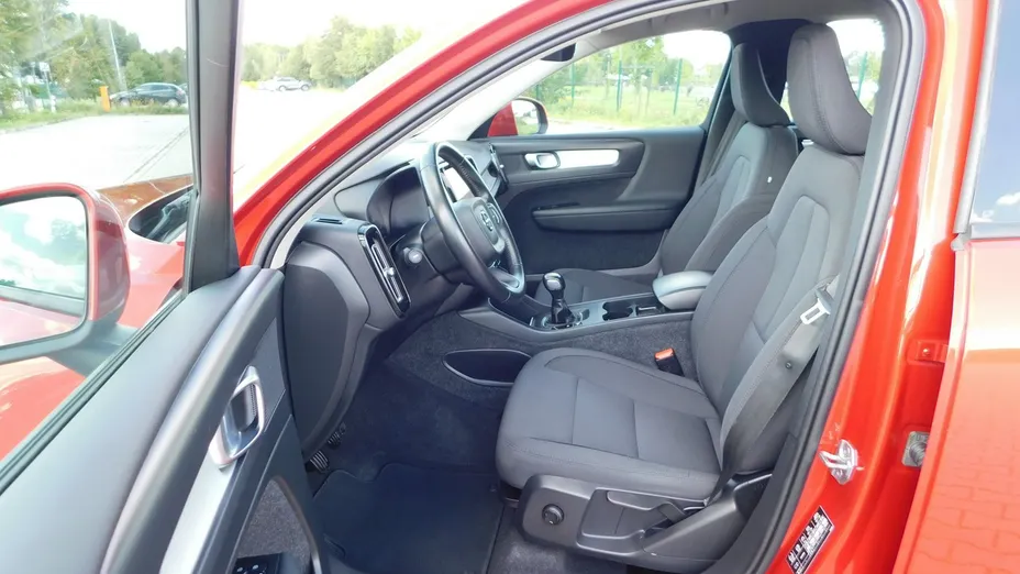 VOLVO XC40 -