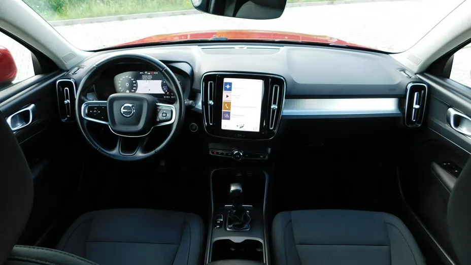 VOLVO XC40 -