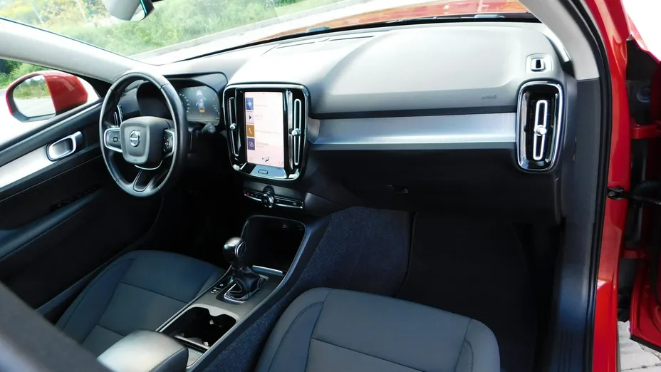 VOLVO XC40 -