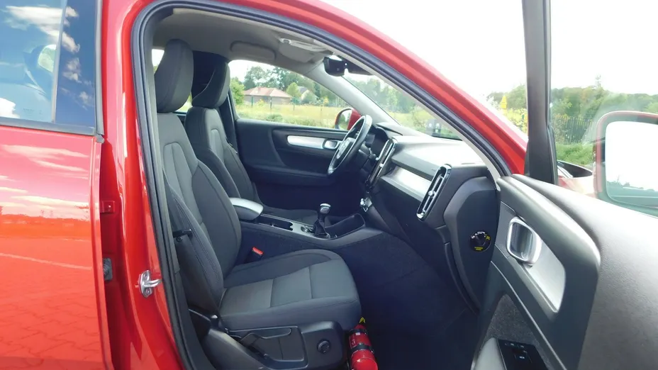VOLVO XC40 -