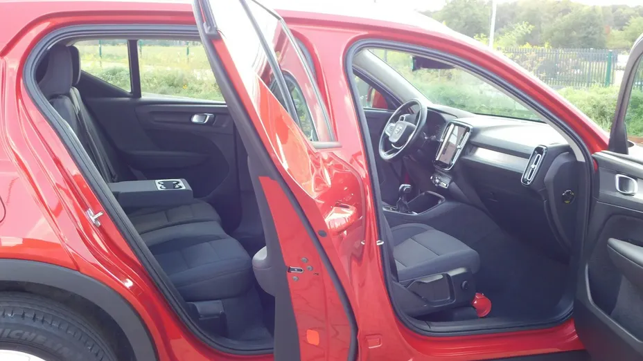 VOLVO XC40 -