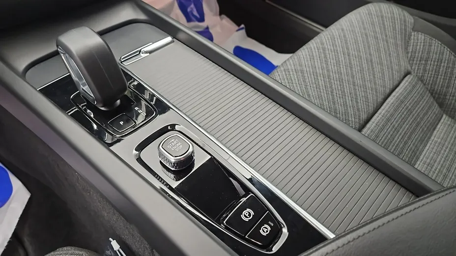VOLVO V60 -