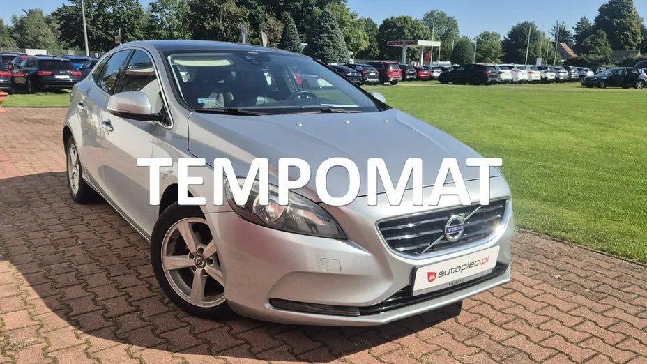 VOLVO V40 -