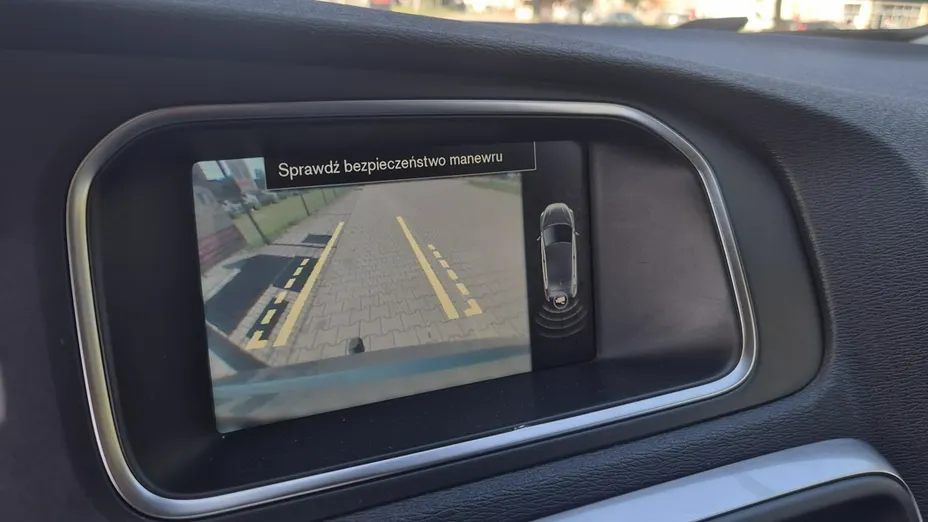 VOLVO V40 -