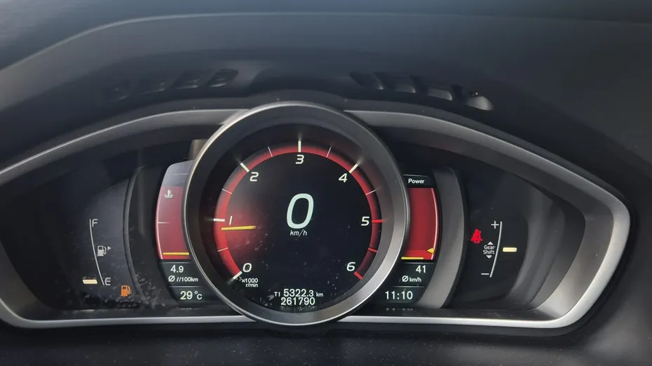 VOLVO V40 -