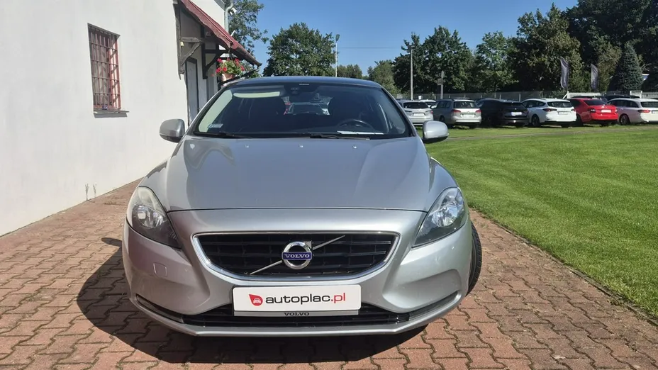 VOLVO V40 -