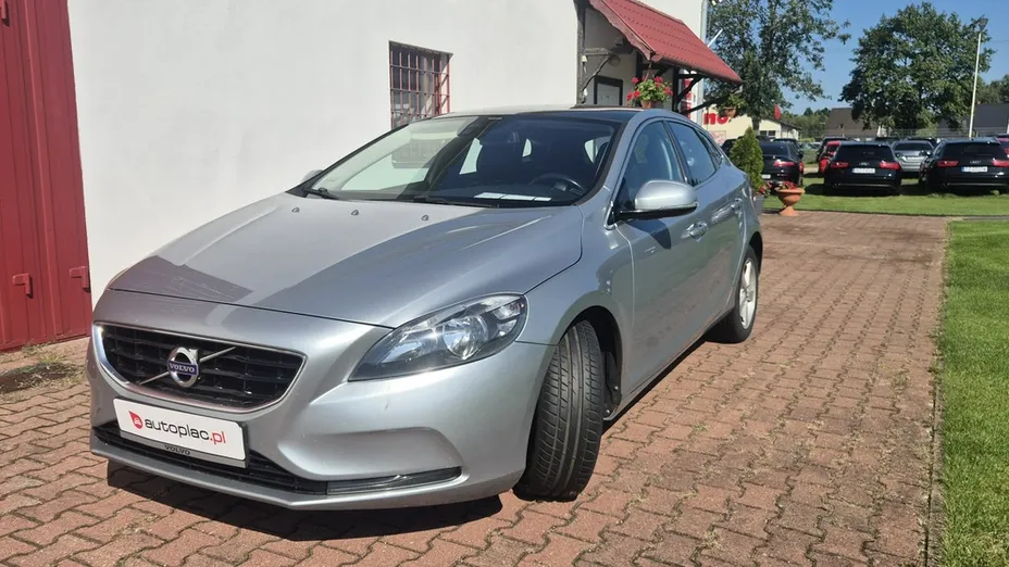 VOLVO V40 -