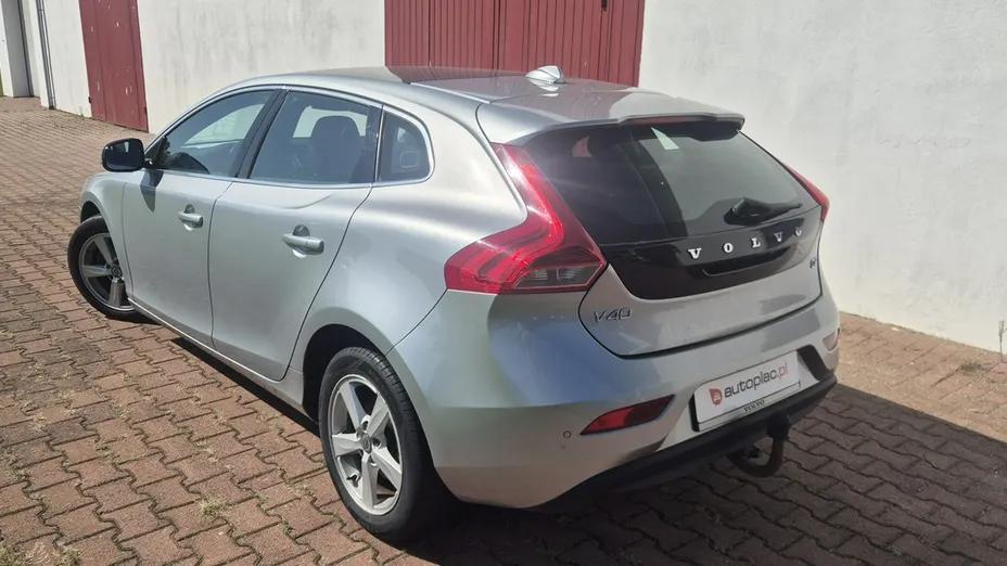 VOLVO V40 -