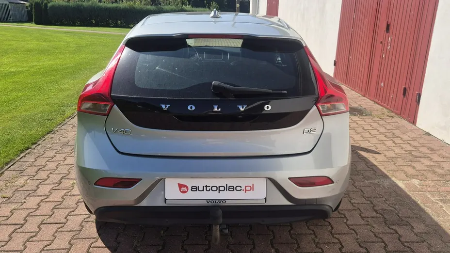 VOLVO V40 -