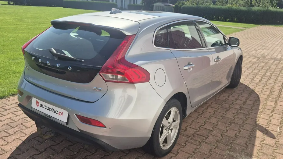 VOLVO V40 -