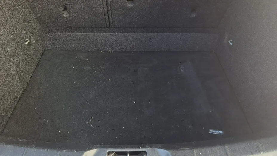 VOLVO V40 -