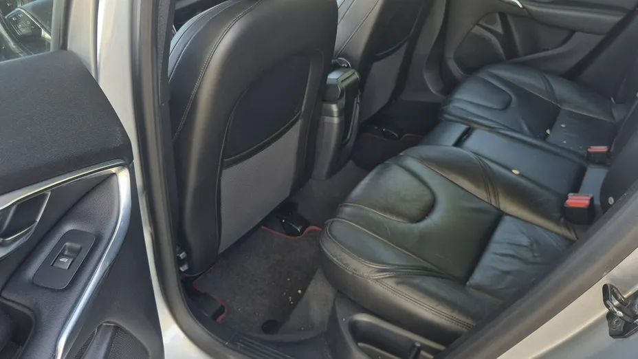 VOLVO V40 -