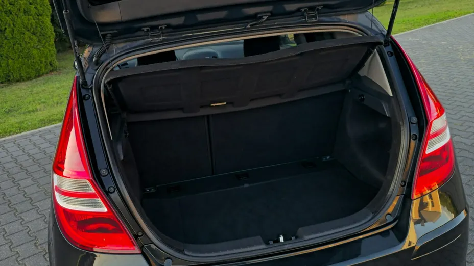 HYUNDAI i30 -