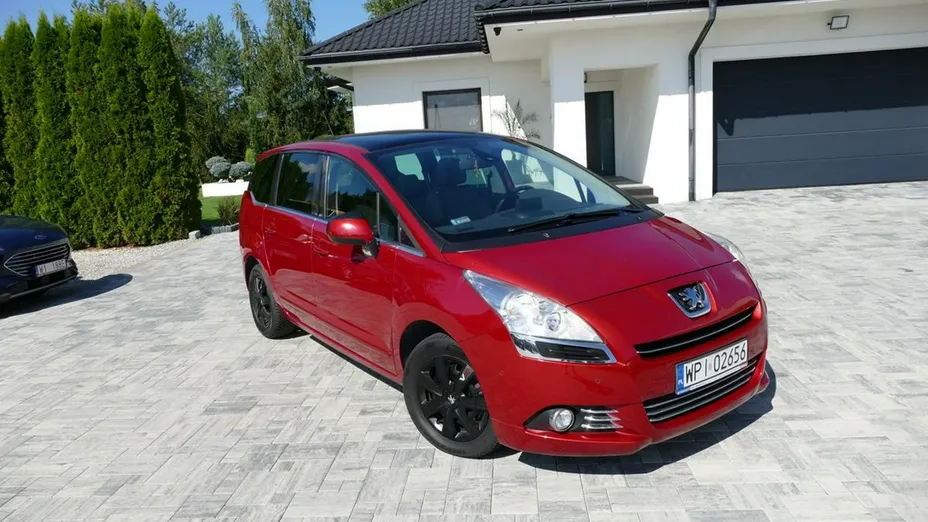 PEUGEOT 5008 -