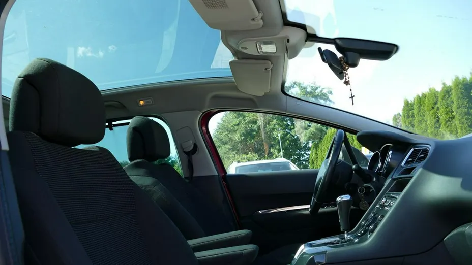 PEUGEOT 5008 -